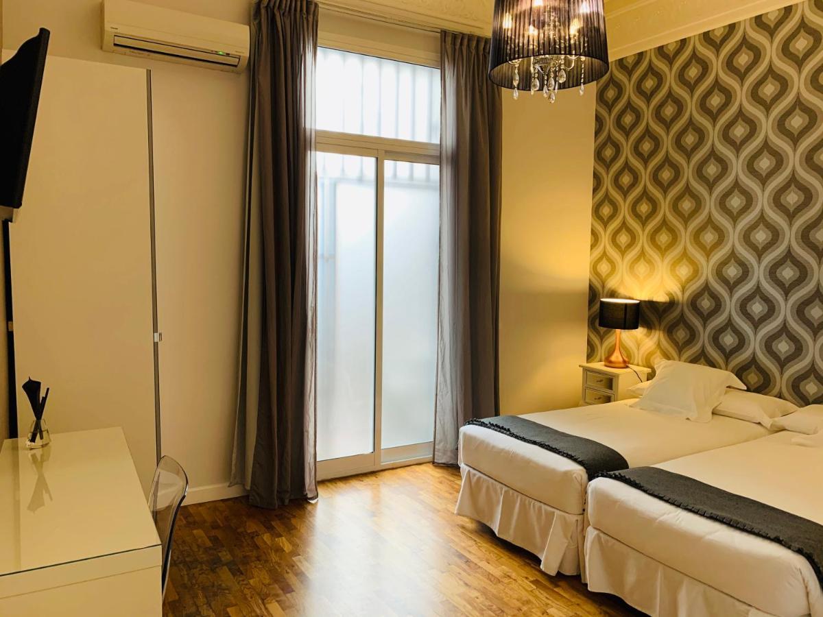 Super Balmes Guest House Barcelona Luaran gambar