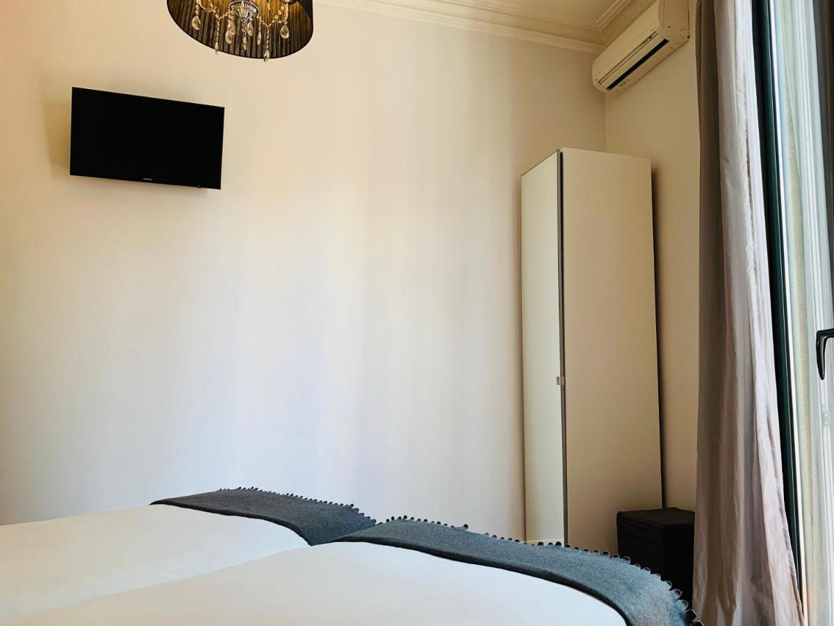 Super Balmes Guest House Barcelona Luaran gambar