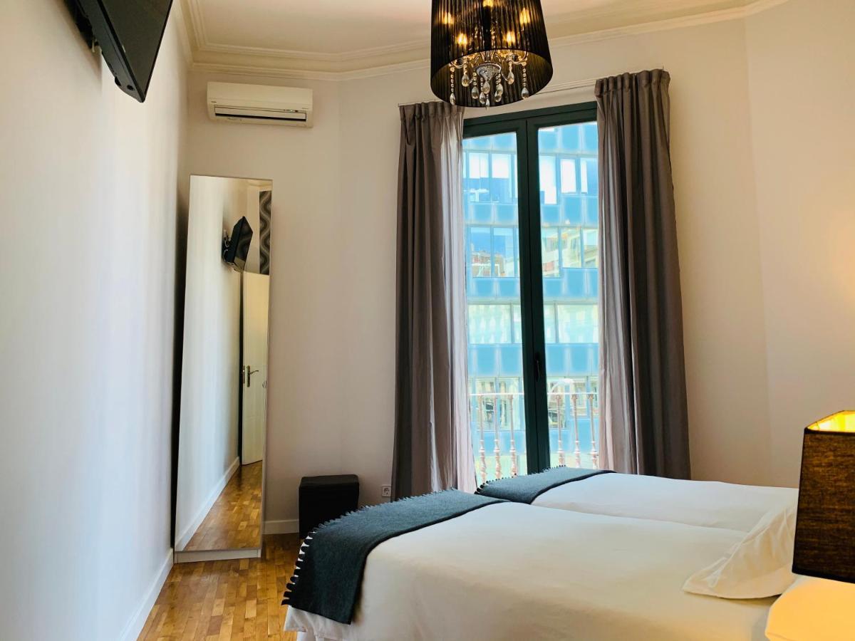 Super Balmes Guest House Barcelona Luaran gambar