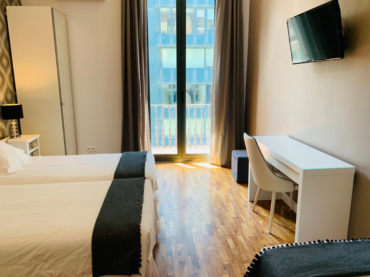 Super Balmes Guest House Barcelona Luaran gambar