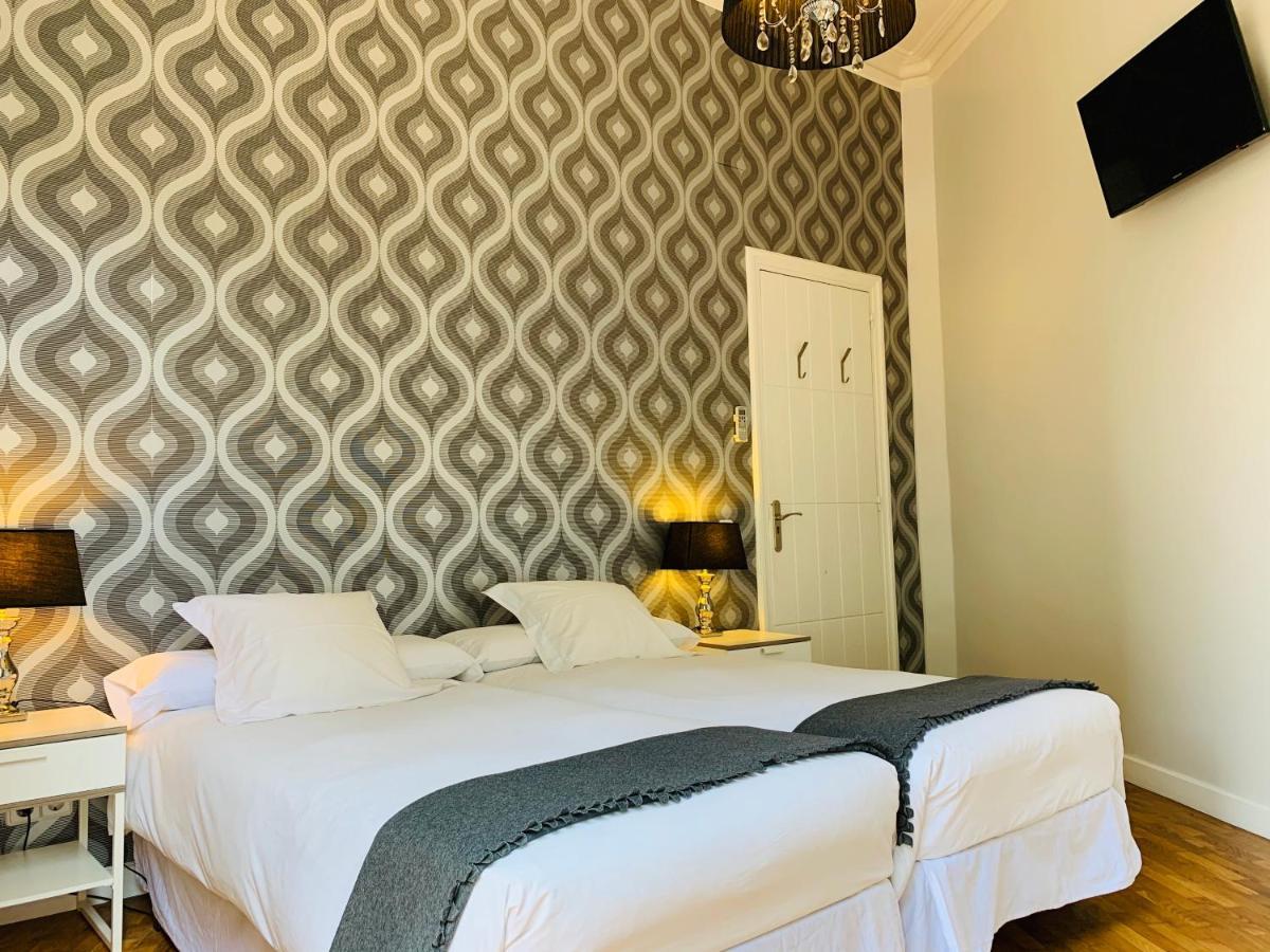Super Balmes Guest House Barcelona Luaran gambar