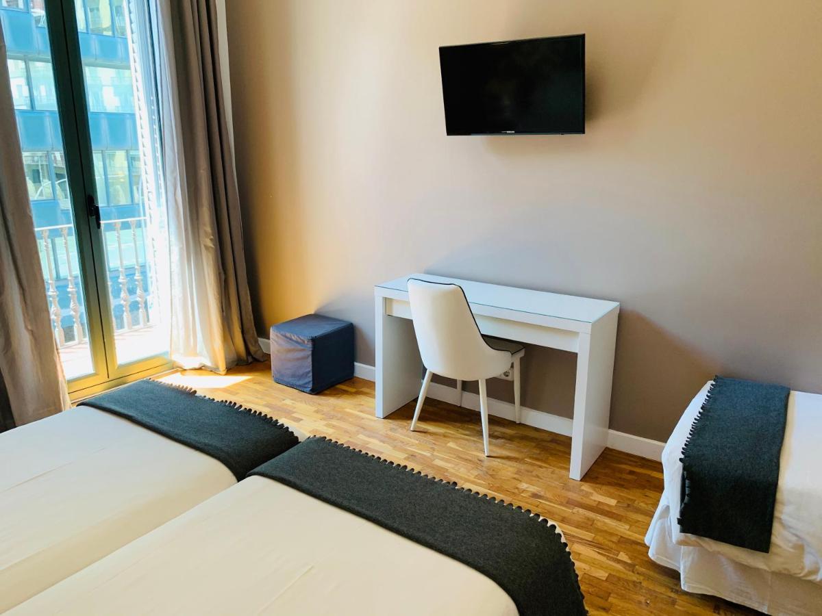 Super Balmes Guest House Barcelona Luaran gambar