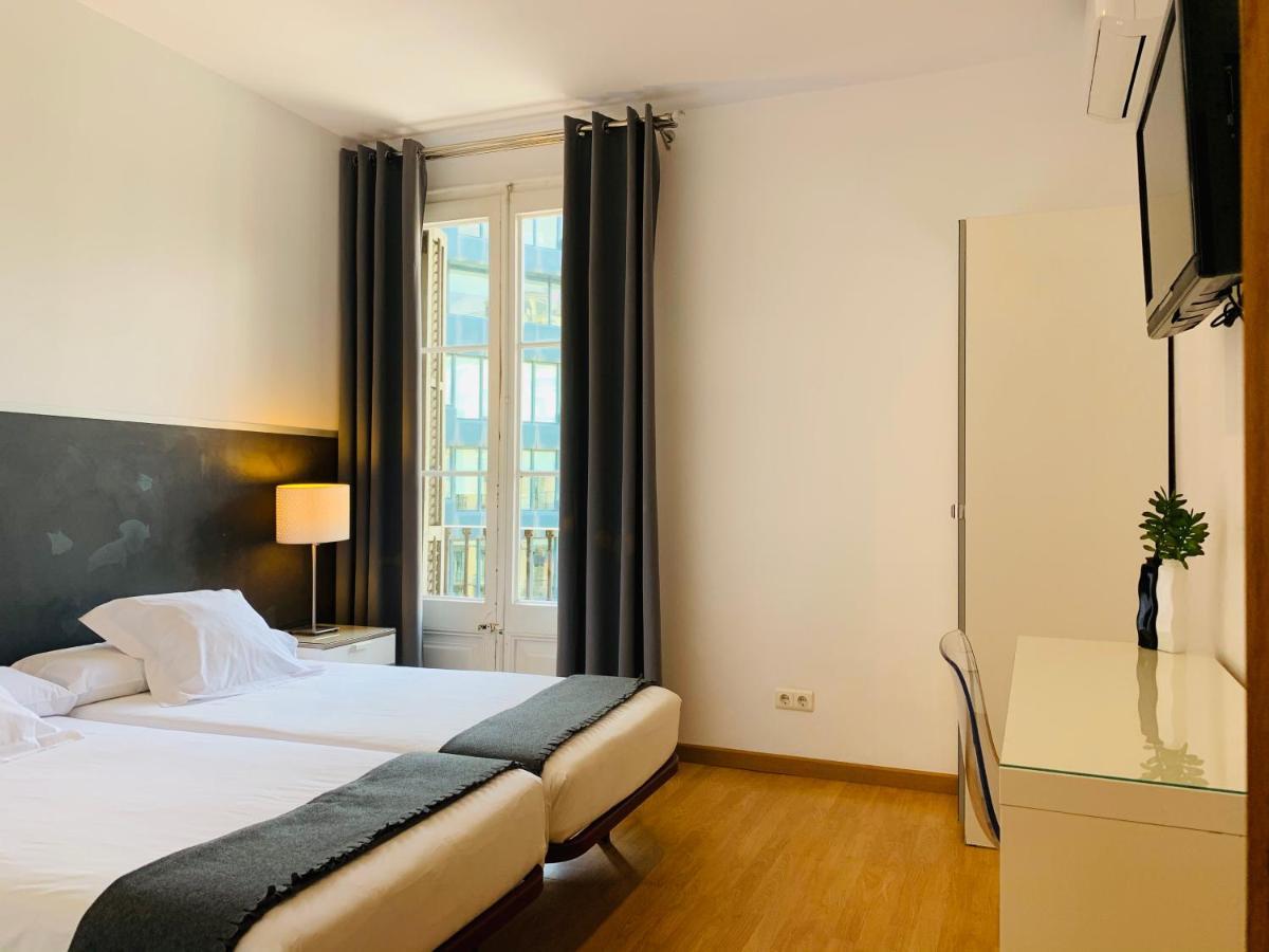 Super Balmes Guest House Barcelona Luaran gambar