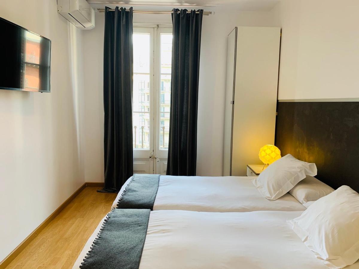 Super Balmes Guest House Barcelona Luaran gambar