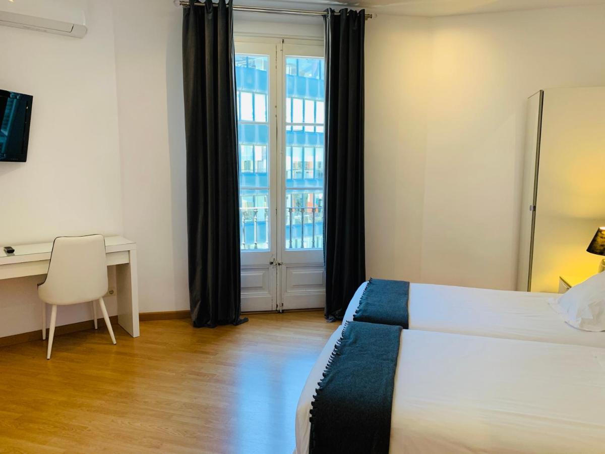 Super Balmes Guest House Barcelona Luaran gambar