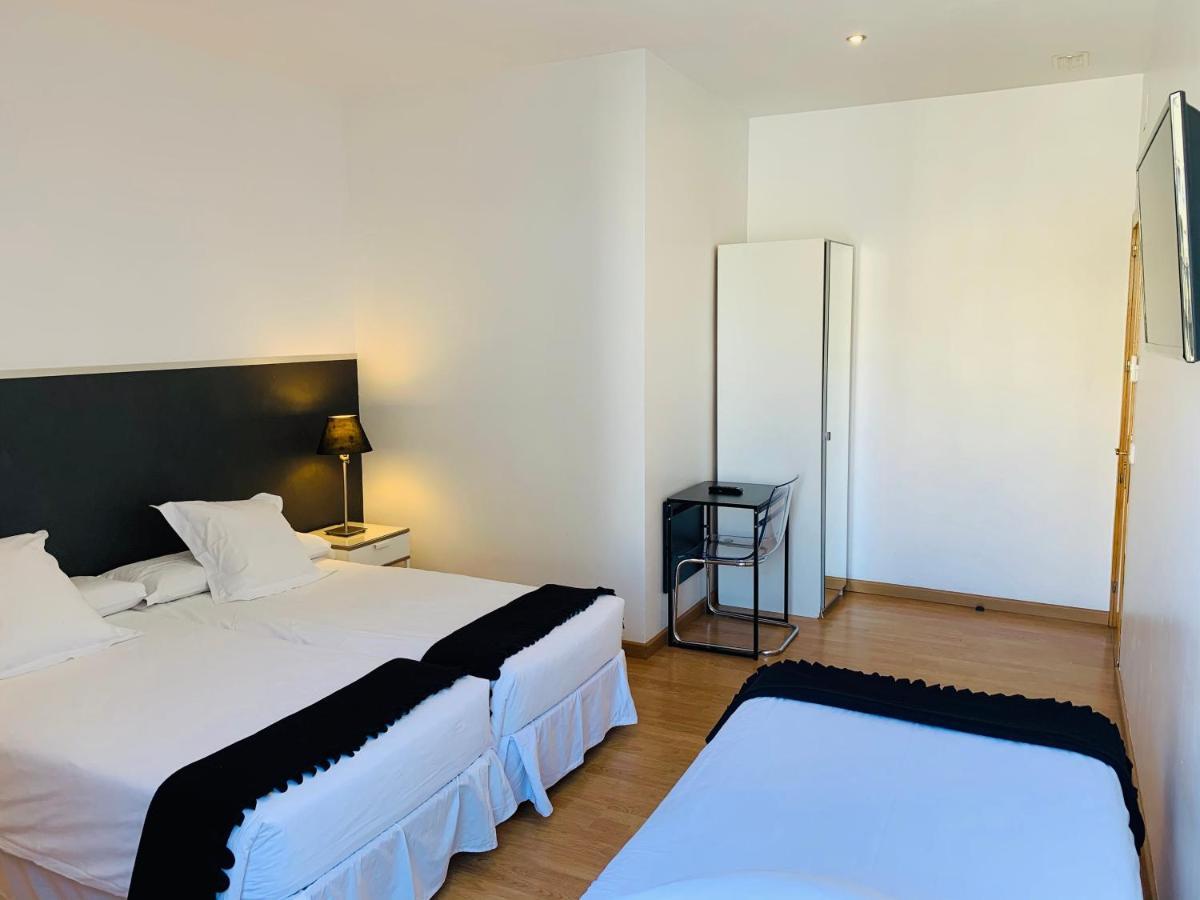 Super Balmes Guest House Barcelona Luaran gambar