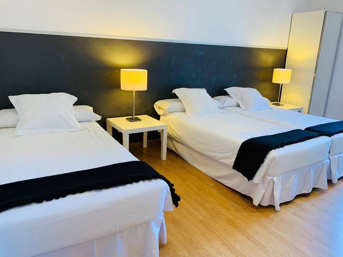 Super Balmes Guest House Barcelona Luaran gambar