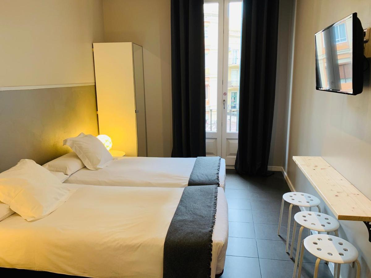 Super Balmes Guest House Barcelona Luaran gambar