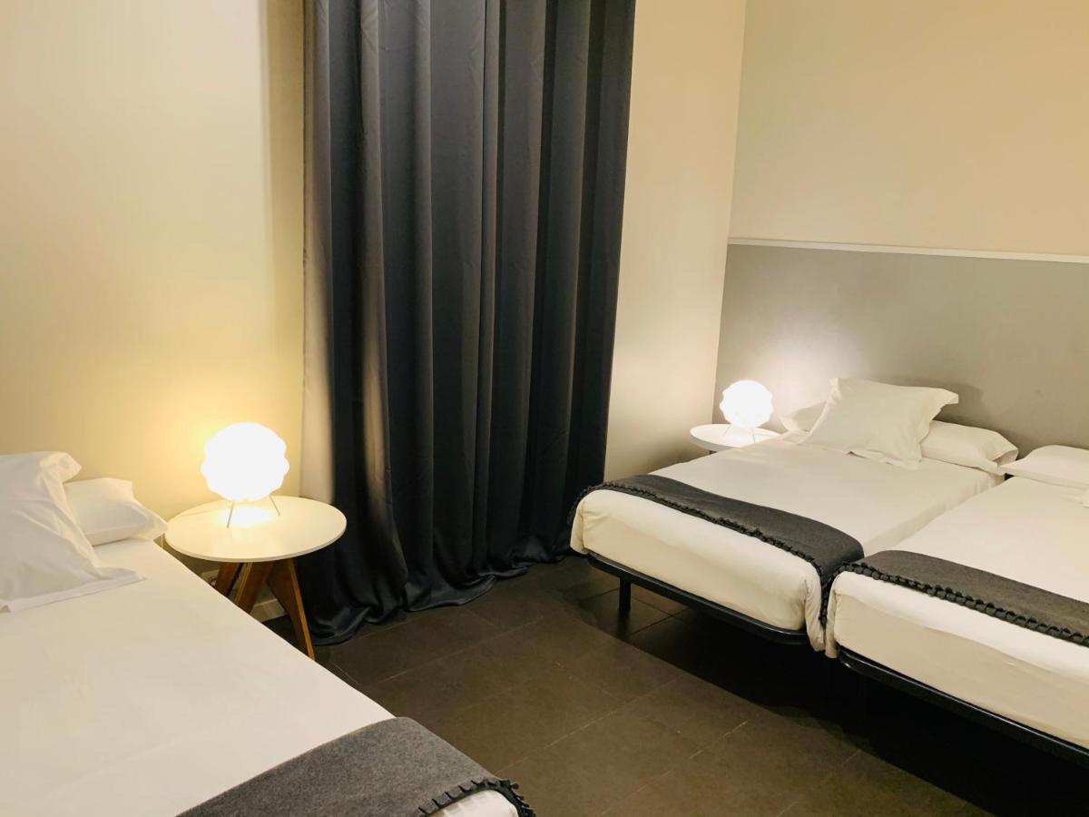 Super Balmes Guest House Barcelona Luaran gambar