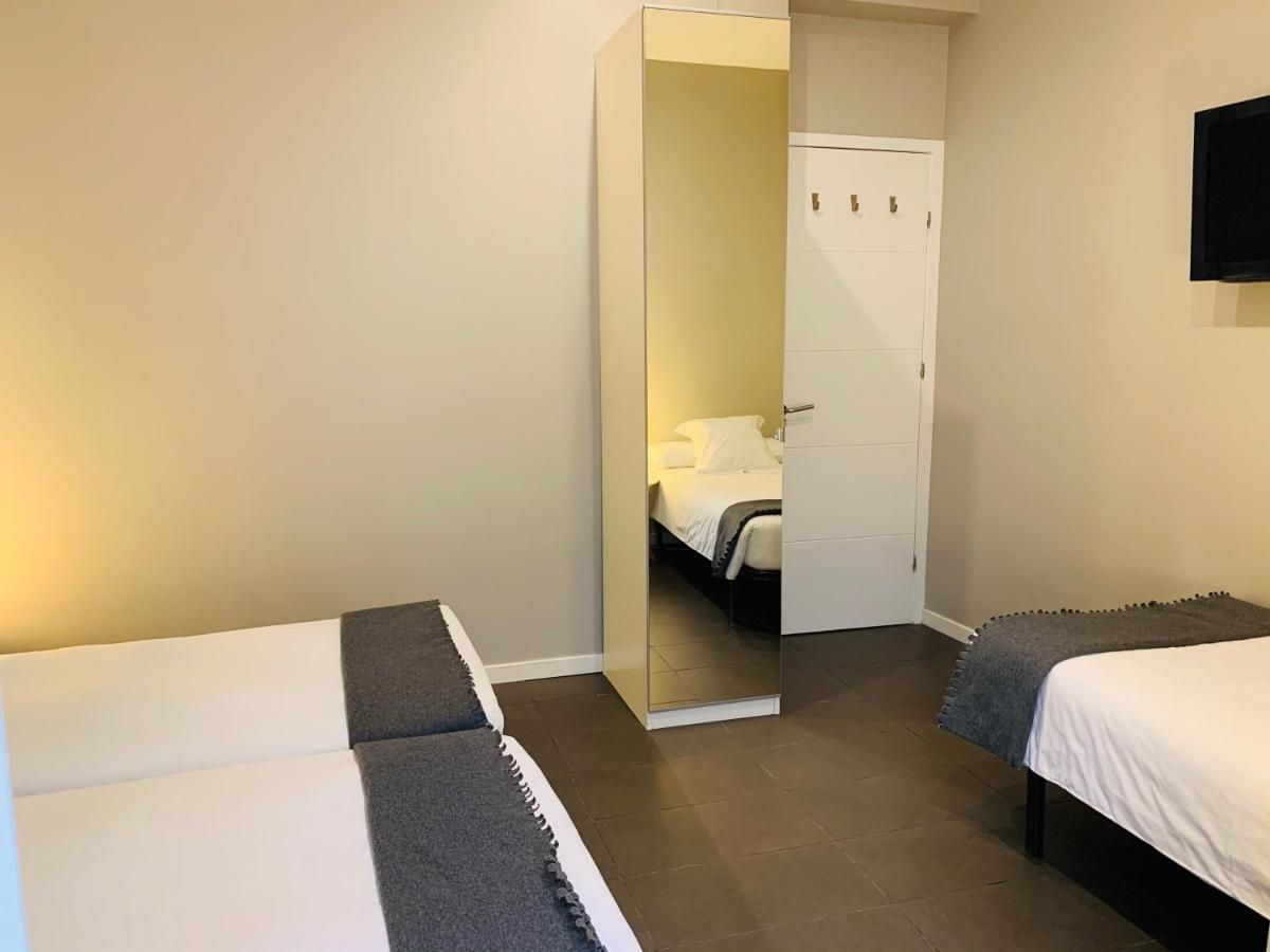 Super Balmes Guest House Barcelona Luaran gambar